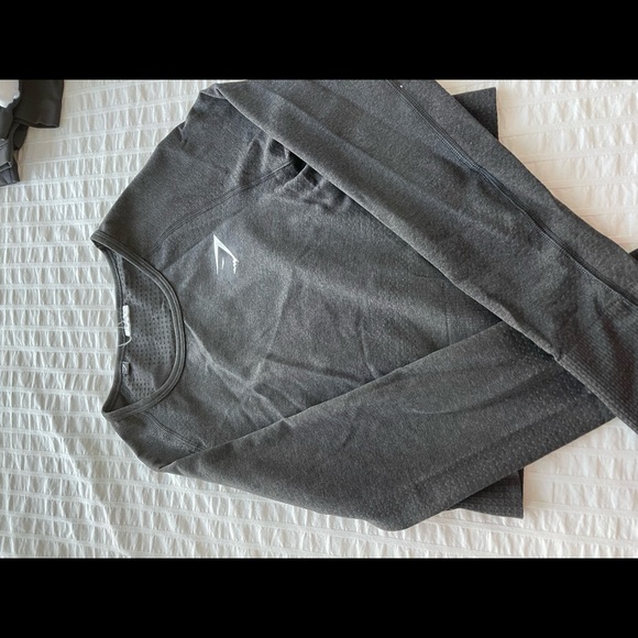 SOLD Gymshark cropped workout top - Picture 4 of 5